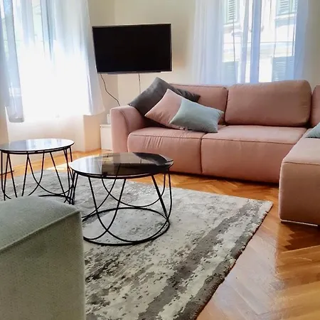 Rose Apartment